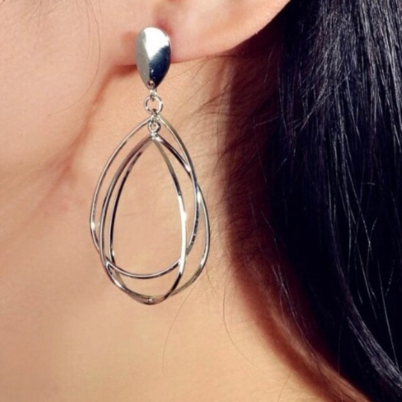 Restock 🆕✨ Classy Silver Dangle Earrings NWT - Picture 3 of 5